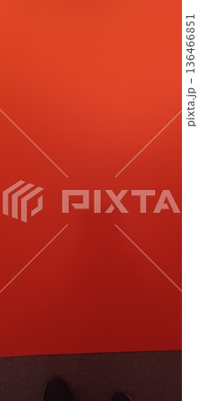 夕焼けに染まる空 136466851