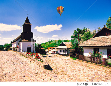 世界遺産・ホッローケーの古集落の美しい景観 136466997