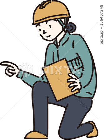 ヘルメットをかぶり作業服を着た女性の全身イラスト　緑色の制服 136467248