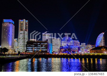 象の鼻から見たみなとみらいの夜景 象の鼻から見たみなとみらいの夜景 136467483