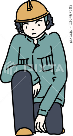 ヘルメットをかぶり作業服を着た男性の全身イラスト　緑色の制服 136467505