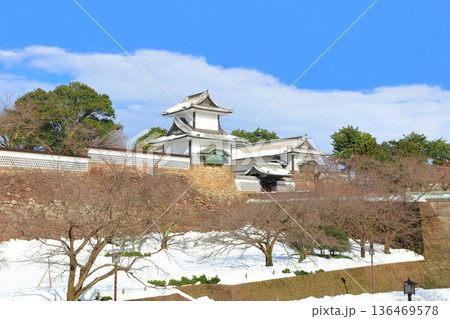 【石川県】白銀の金沢城の石川門 136469578