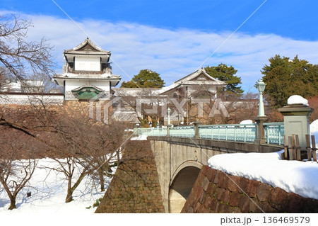 【石川県】白銀の金沢城の石川門 136469579