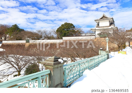 【石川県】白銀の金沢城の石川門 136469585