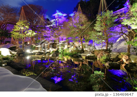 【石川県】白銀の金沢城の石川門の夜景 【石川県】白銀の金沢城の石川門の夜景 136469647