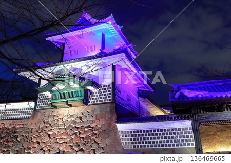【石川県】白銀の金沢城の石川門の夜景 【石川県】白銀の金沢城の石川門の夜景 136469665