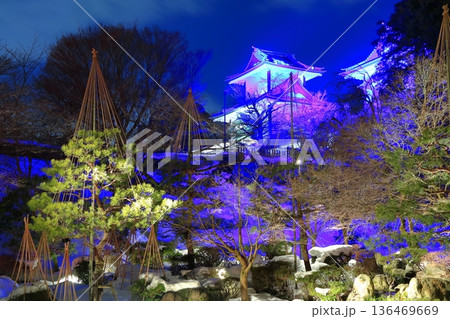 【石川県】白銀の金沢城の石川門の夜景 【石川県】白銀の金沢城の石川門の夜景 136469669
