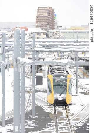 宇都宮平石停留場 ライトレールと雪景色 宇都宮平石停留場 ライトレールと雪景色 136470854