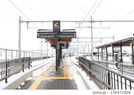 宇都宮平石停留場　「ライトレールと雪景色」 136472909