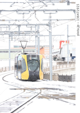宇都宮平石停留場　「ライトレールと雪景色」 136472915