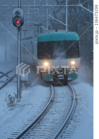 雪の中を走行する特急くろしお JR西日本 雪の中を走行する特急くろしお JR西日本 136473299