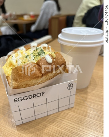 カフェのディスプレイ カフェのディスプレイ 136474456