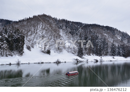 冬 最上峡 雪見船 冬 最上峡 雪見船 136476212