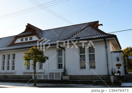 雪と旧山田郵便局電話分室 雪と旧山田郵便局電話分室 136476473