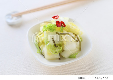 冬野菜を楽しむ!白菜の漬け物 冬野菜を楽しむ!白菜の漬け物 136476781