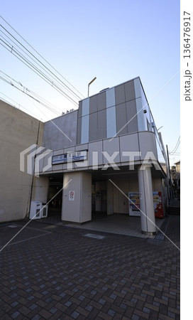 京浜急行本線の南太田駅出入口 136476917