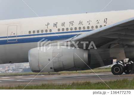 航空機 136477270
