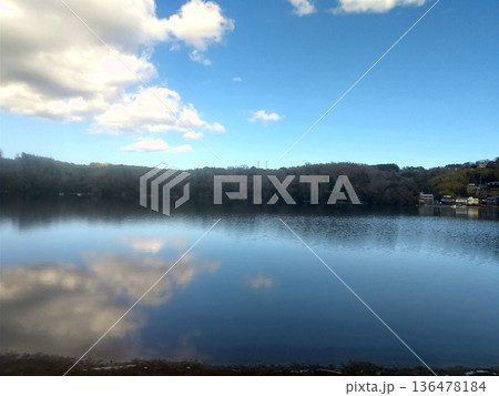 厳冬の一碧湖の冬景色 厳冬の一碧湖の冬景色 136478184
