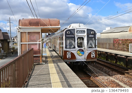 神戸駅(かんべえき)豊橋鉄道渥美線を通過中の1800系 神戸駅(かんべえき)豊橋鉄道渥美線を通過中の1800系 136479493