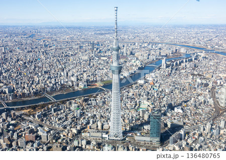 東京スカイツリー付近を空撮 東京スカイツリー付近を空撮 136480765