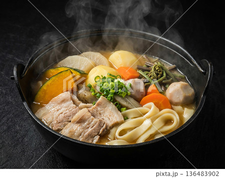 山梨名物 ほうとう鍋 山梨名物 ほうとう鍋 136483902