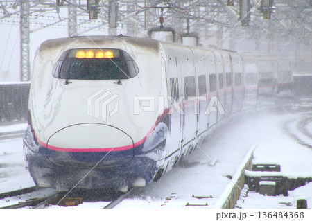 冬の東北新幹線／上越新幹線E2系（はやて型車両） 136484368