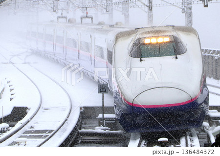 冬の東北新幹線／上越新幹線E2系（はやて型車両） 136484372