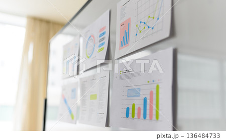 グラフ資料を掲示 136484733