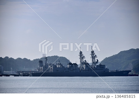 【神奈川】横須賀　ヴェルニー公園から見たイージス艦 136485815