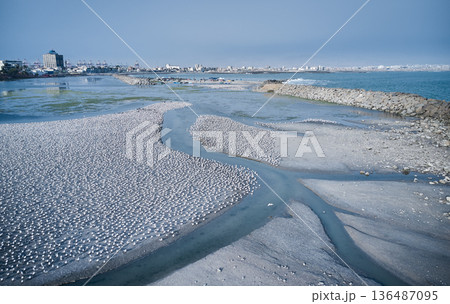 Aerial view of seabird colony in callao, peru 136487095