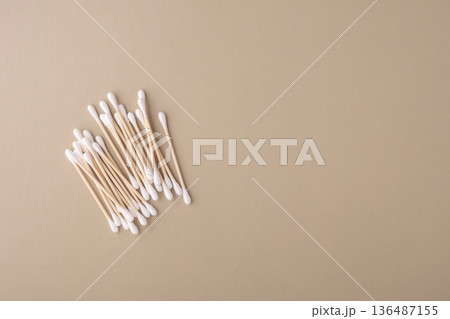 Bamboo cotton swabs for sustainable personal hygiene and ear care Bamboo cotton swabs for sustainable personal hygiene and ear care 136487155