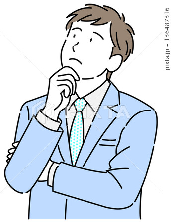 腕組みをして考えるビジネスパーソン 136487316