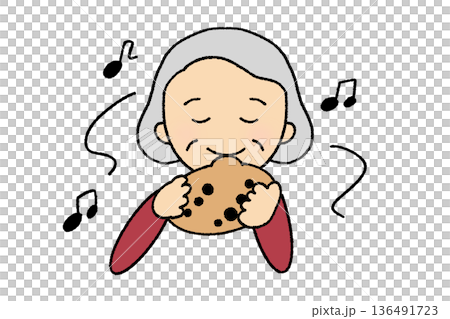 オカリナを吹くおばあちゃん 136491723