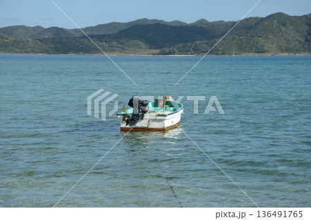 海辺のボート 奄美大島 海辺のボート 奄美大島 136491765