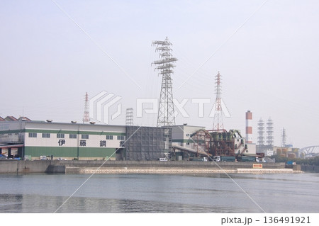 兵庫県尼崎市 尼崎閘門 尼ロックの桜風景 兵庫県尼崎市 尼崎閘門 尼ロックの桜風景 136491921