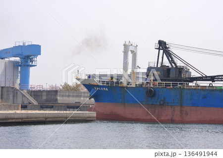 兵庫県尼崎市 尼崎閘門 尼ロックの桜風景 兵庫県尼崎市 尼崎閘門 尼ロックの桜風景 136491944