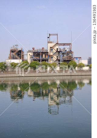兵庫県尼崎市 尼崎閘門 尼ロックの桜風景 兵庫県尼崎市 尼崎閘門 尼ロックの桜風景 136491983