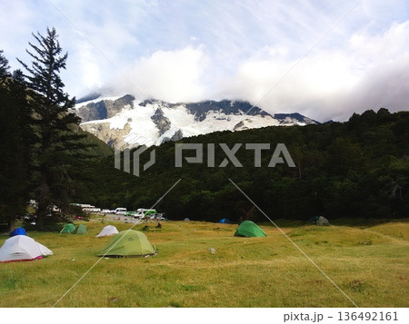 フッカーバレートラックを ハイキング フッカーバレートラックを ハイキング 136492161