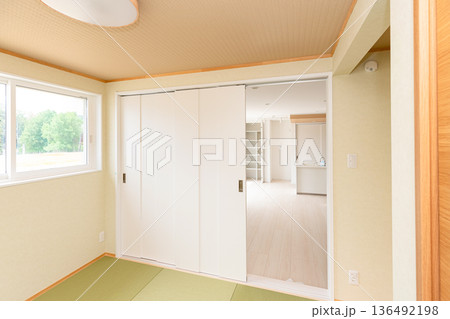 住宅イメージ　新築住宅　小上がり和室 136492198