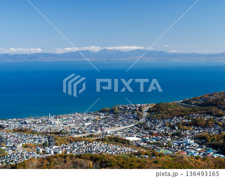 峠の展望台より小樽市街と石狩湾を望む 峠の展望台より小樽市街と石狩湾を望む 136493165