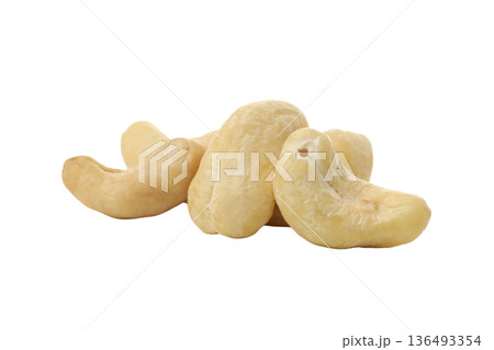 Cashew nuts arranged on a plain white background, PNG Cashew nuts arranged on a plain white background, PNG 136493354