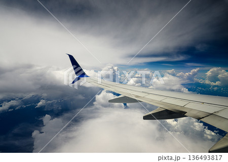 飛行機から見た風景　空撮 136493817