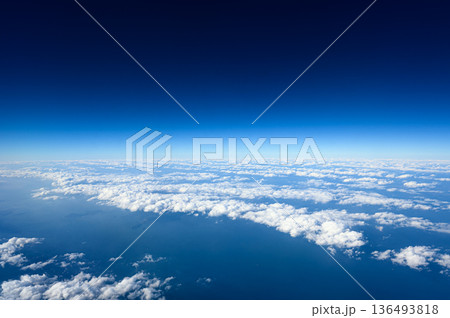 上空から見た地球の風景 空撮 上空から見た地球の風景 空撮 136493818