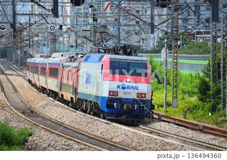 韓国鉄道公KORAIL ムグンファ号の走る風景 韓国鉄道公KORAIL ムグンファ号の走る風景 136494360