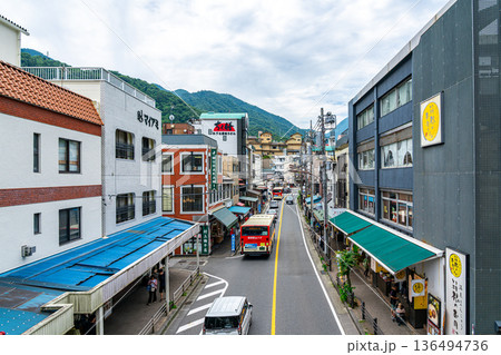 【神奈川県】箱根湯本駅周辺の街並み 【神奈川県】箱根湯本駅周辺の街並み 136494736