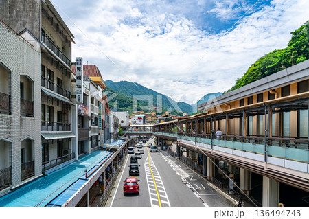 【神奈川県】箱根湯本駅周辺の街並み 136494743