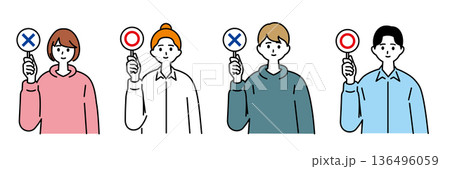 マルバツの札を持って回答する若い男女 136496059