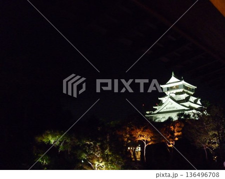 小倉城庭園から見る夜の小倉城 小倉城庭園から見る夜の小倉城 136496708