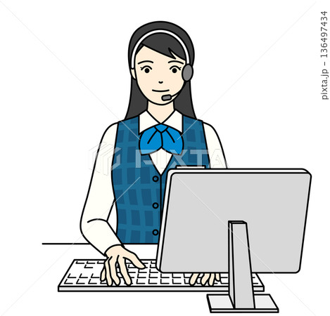 パソコンで作業をするコールセンターの女性オペレーター 136497434