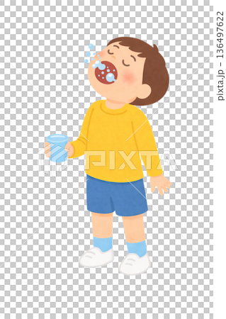 コップを持ってうがいをする子供の全身イラスト 136497622